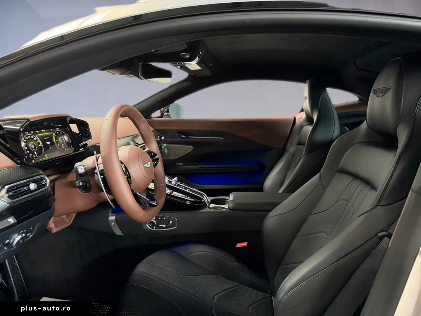 Aston Martin Vantage Coupé   Lightning Silver   Int. Carbon