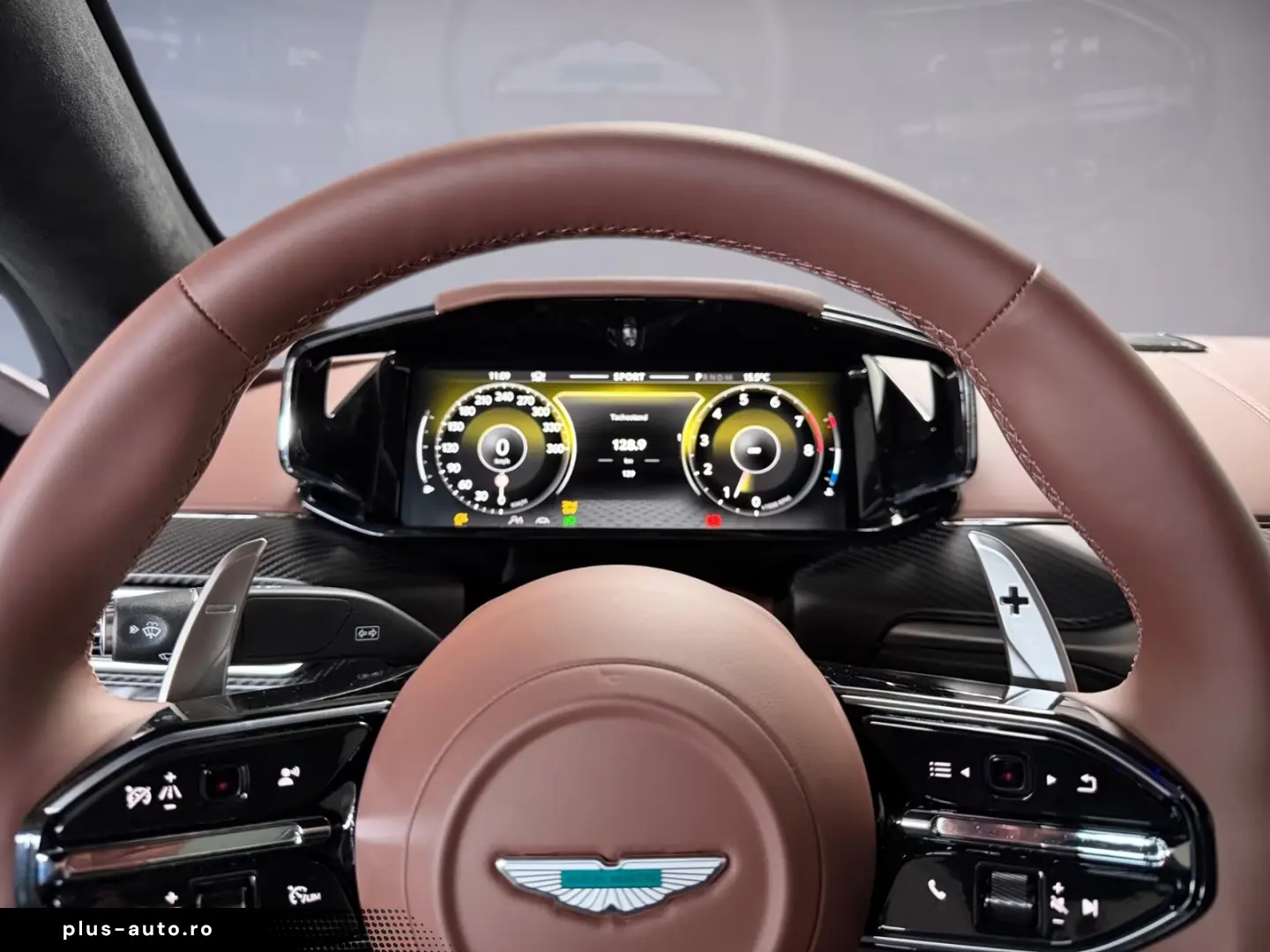 Aston Martin Vantage Coupé   Lightning Silver   Int. Carbon