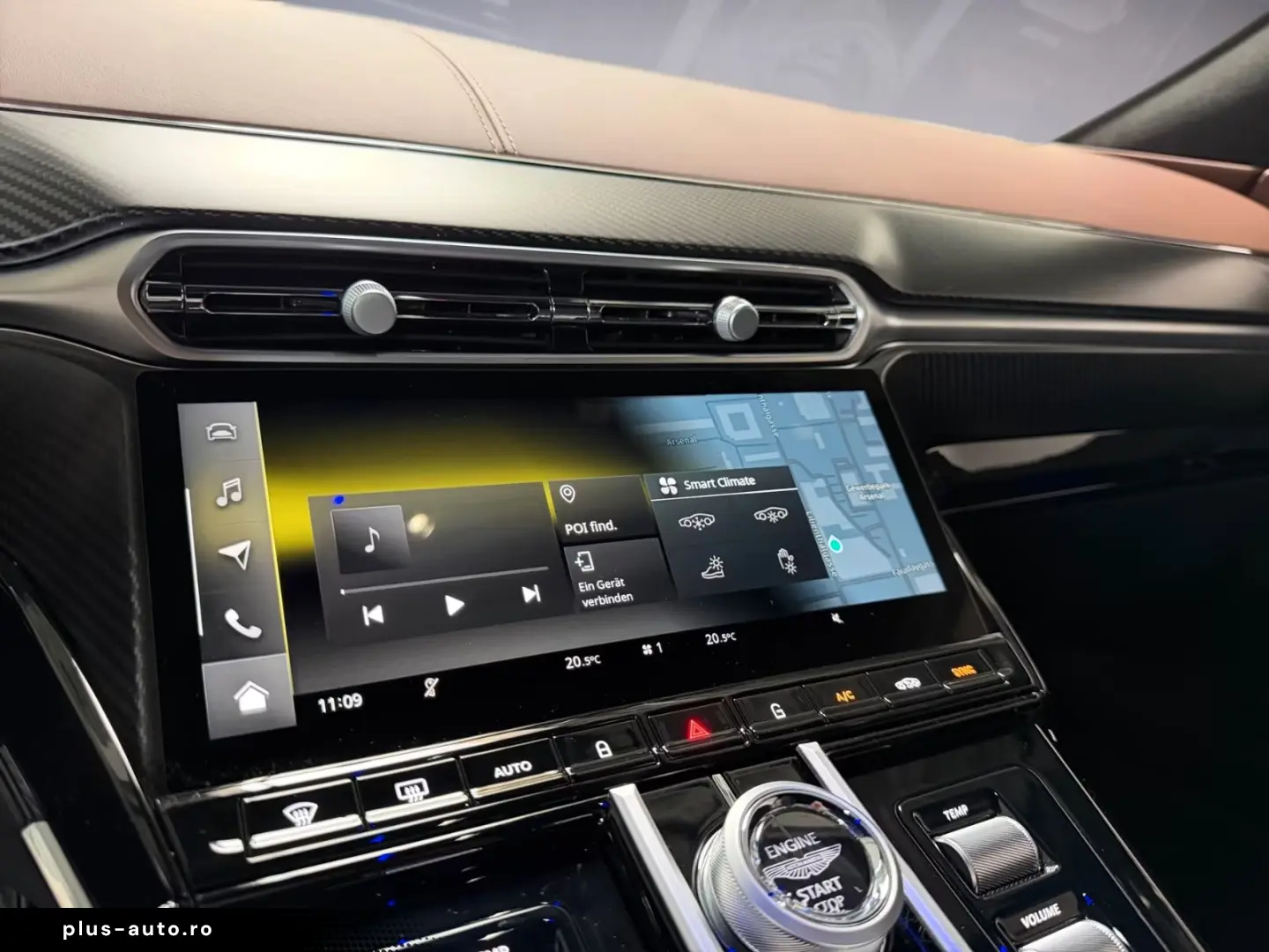 Aston Martin Vantage Coupé   Lightning Silver   Int. Carbon