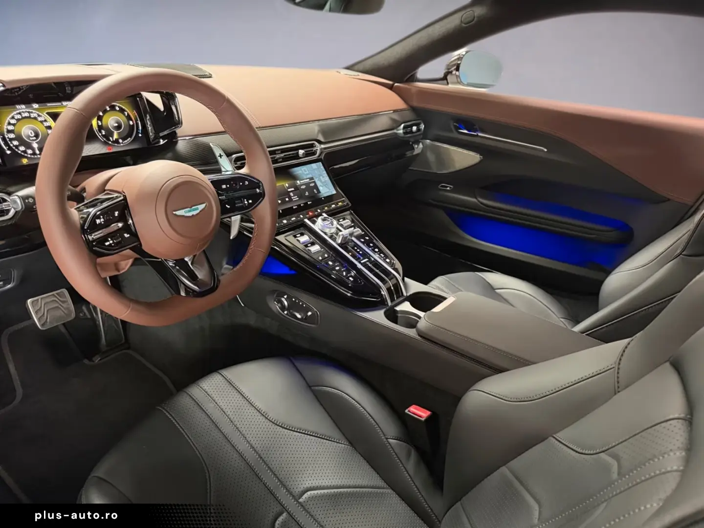 Aston Martin Vantage Coupé   Lightning Silver   Int. Carbon