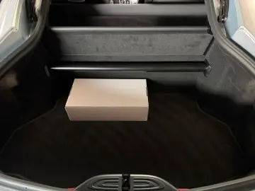 Aston Martin Vantage Coupé   Lightning Silver   Int. Carbon