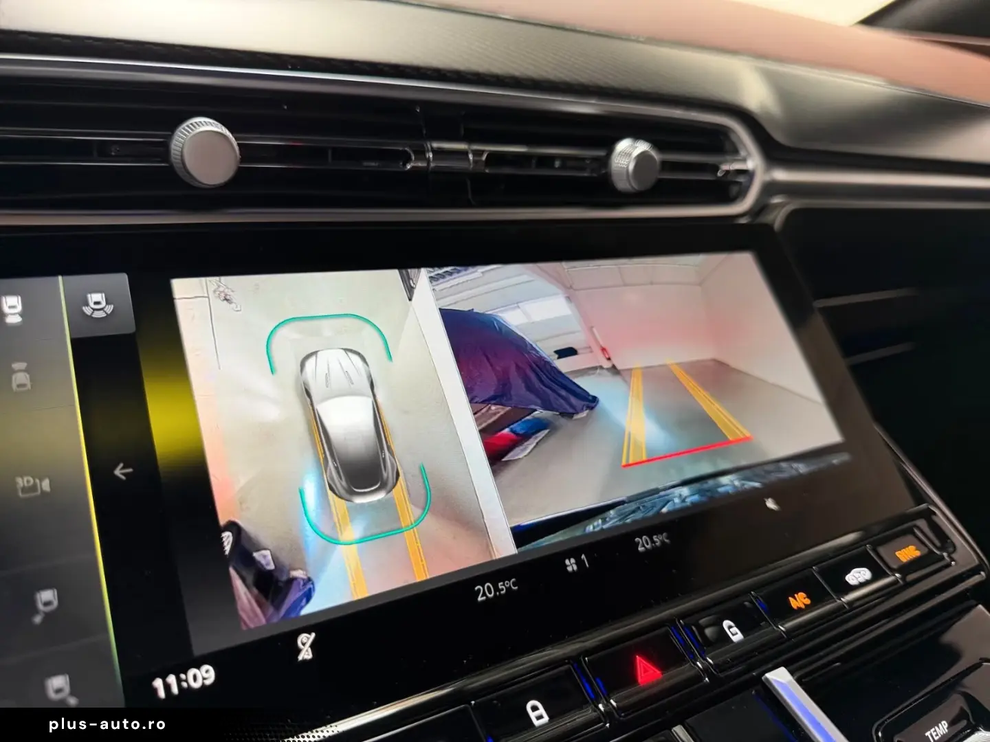 Aston Martin Vantage Coupé   Lightning Silver   Int. Carbon