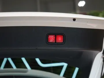 MERCEDES-BENZ GLC 200 4M AMG 360 DISTRONIC LED 40.165€ NETTO