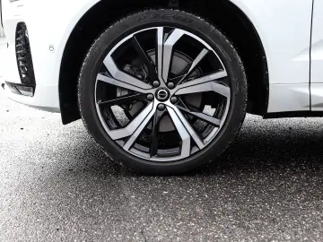 VOLVO XC60 B5 Benzin Ultimate Dark AWD AHK Memory Sitz