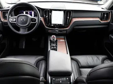 VOLVO XC60 B5 Benzin Ultimate Dark AWD AHK Memory Sitz