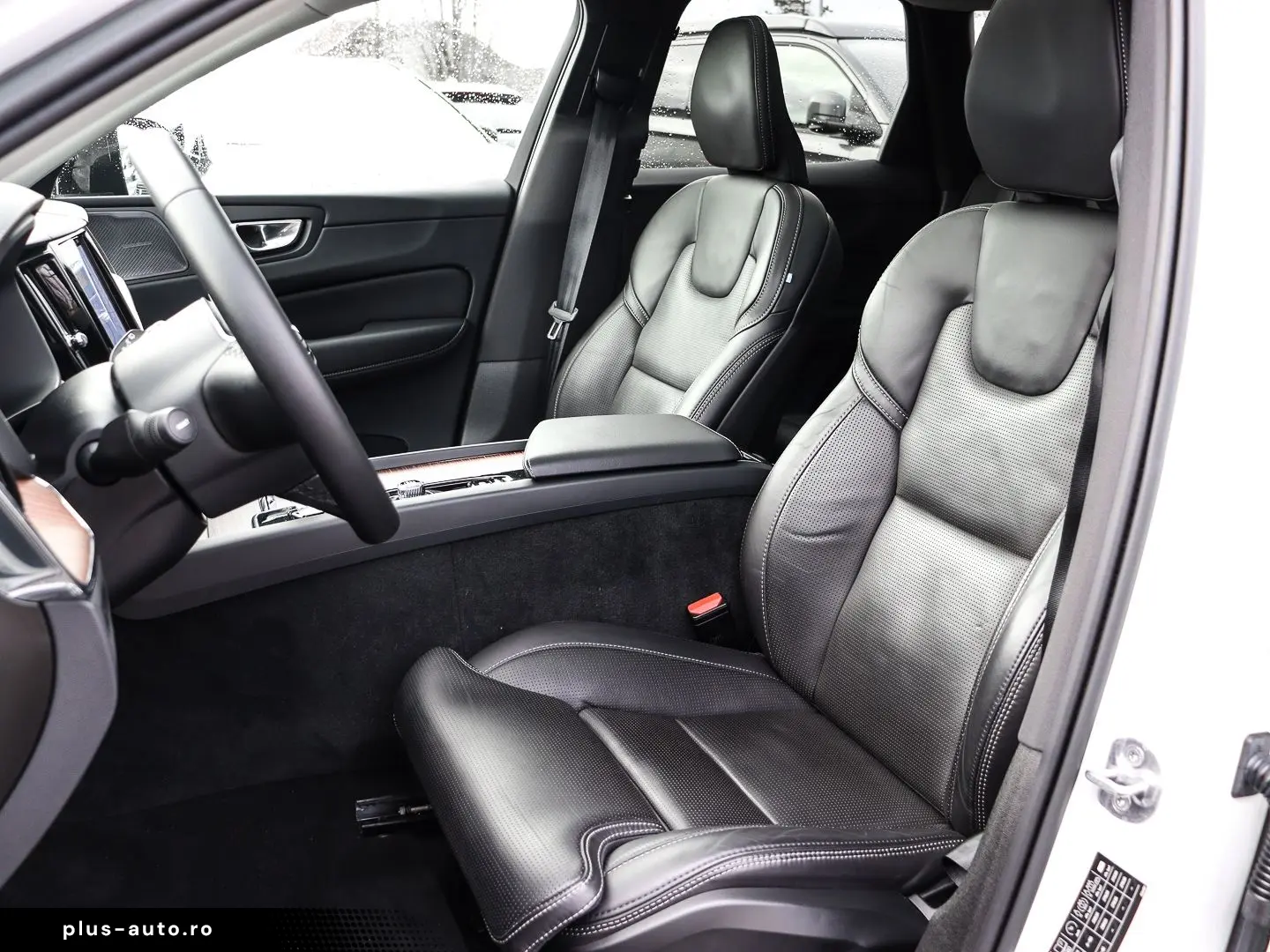 VOLVO XC60 B5 Benzin Ultimate Dark AWD AHK Memory Sitz