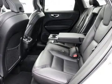 VOLVO XC60 B5 Benzin Ultimate Dark AWD AHK Memory Sitz