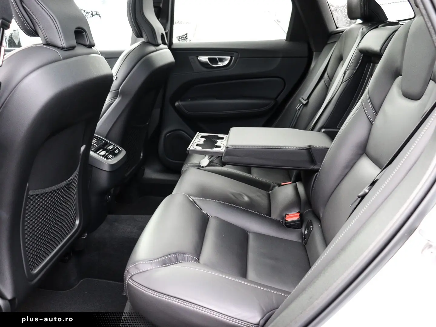 VOLVO XC60 B5 Benzin Ultimate Dark AWD AHK Memory Sitz