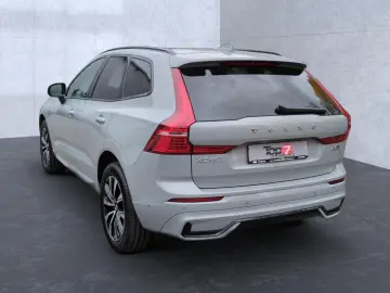 VOLVO XC60 B5 (Benzin) Plus Dark AWD Automatik Navi