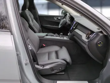 VOLVO XC60 B5 (Benzin) Plus Dark AWD Automatik Navi