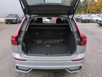 VOLVO XC60 B5 (Benzin) Plus Dark AWD Automatik Navi