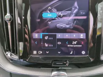 VOLVO XC60 B5 (Benzin) Plus Dark AWD Automatik Navi