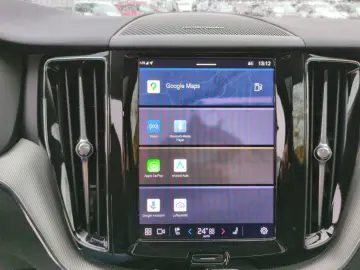 VOLVO XC60 B5 (Benzin) Plus Dark AWD Automatik Navi