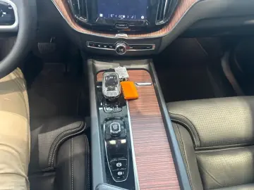 VOLVO XC60 B5 B AWD Ultimate Dark  Nappa Massage  AHK