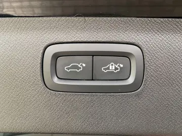 VOLVO XC90 T8 Plus Dark Recharge WiPa LED Navi