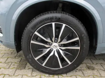 VOLVO XC90 T8 Core Plug-in-Hybrid AWD