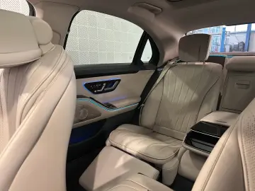 MERCEDES-BENZ S 400d lang 4M. AMG CHAUFFEUR-PANO-BUR…