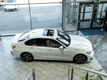 BMW 320d xDrive M Sport Glass Roof Memory