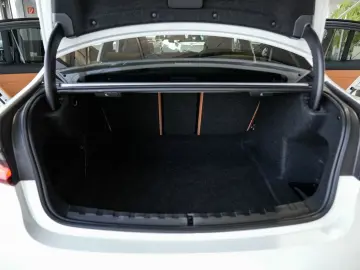 BMW 320d xDrive M Sport Glass Roof Memory