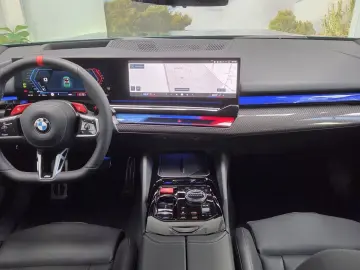 BMW M5 Lim Keramik Sitzlüftung ACC Panorama ACC B&W