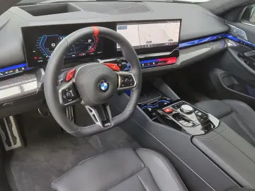 BMW M5 Lim Keramik Sitzlüftung ACC Panorama ACC B&W