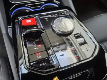 BMW M5 Lim Keramik Sitzlüftung ACC Panorama ACC B&W