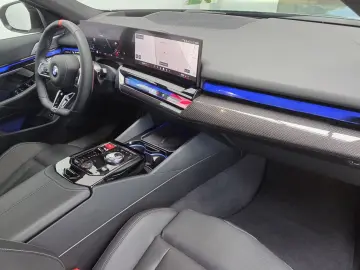 BMW M5 Lim Keramik Sitzlüftung ACC Panorama ACC B&W