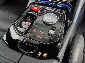 BMW M5 Lim Keramik Sitzlüftung ACC Panorama ACC B&W