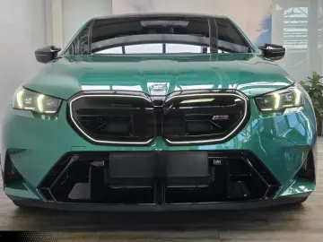 BMW M5 Lim Keramik Sitzlüftung ACC Panorama ACC B&W