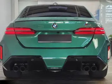 BMW M5 Lim Keramik Sitzlüftung ACC Panorama ACC B&W