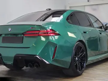 BMW M5 Lim Keramik Sitzlüftung ACC Panorama ACC B&W