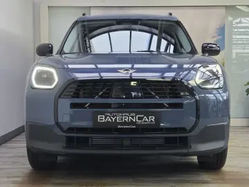 MINI Cooper C Countryman Essential Trim Paket S HUD