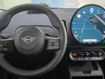 MINI Cooper C Countryman Essential Trim Paket S HUD