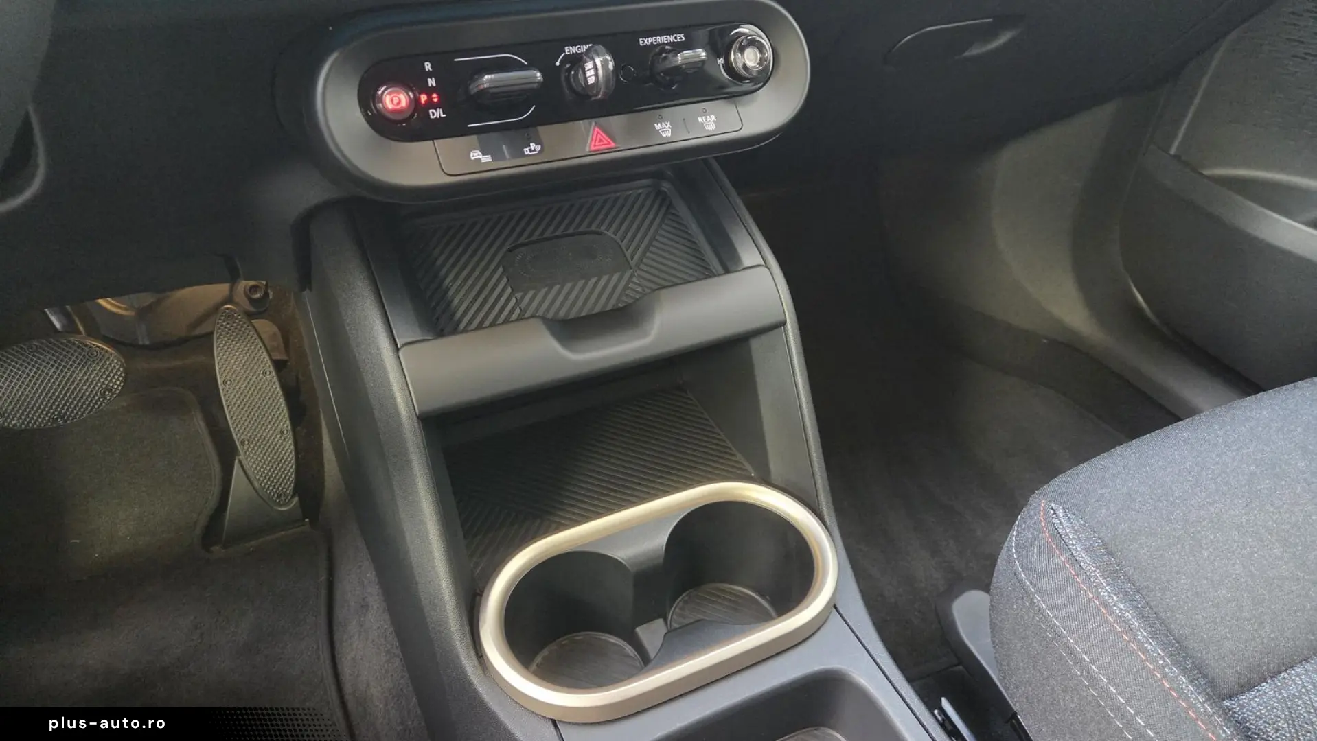 MINI Cooper C Countryman Essential Trim Paket S HUD