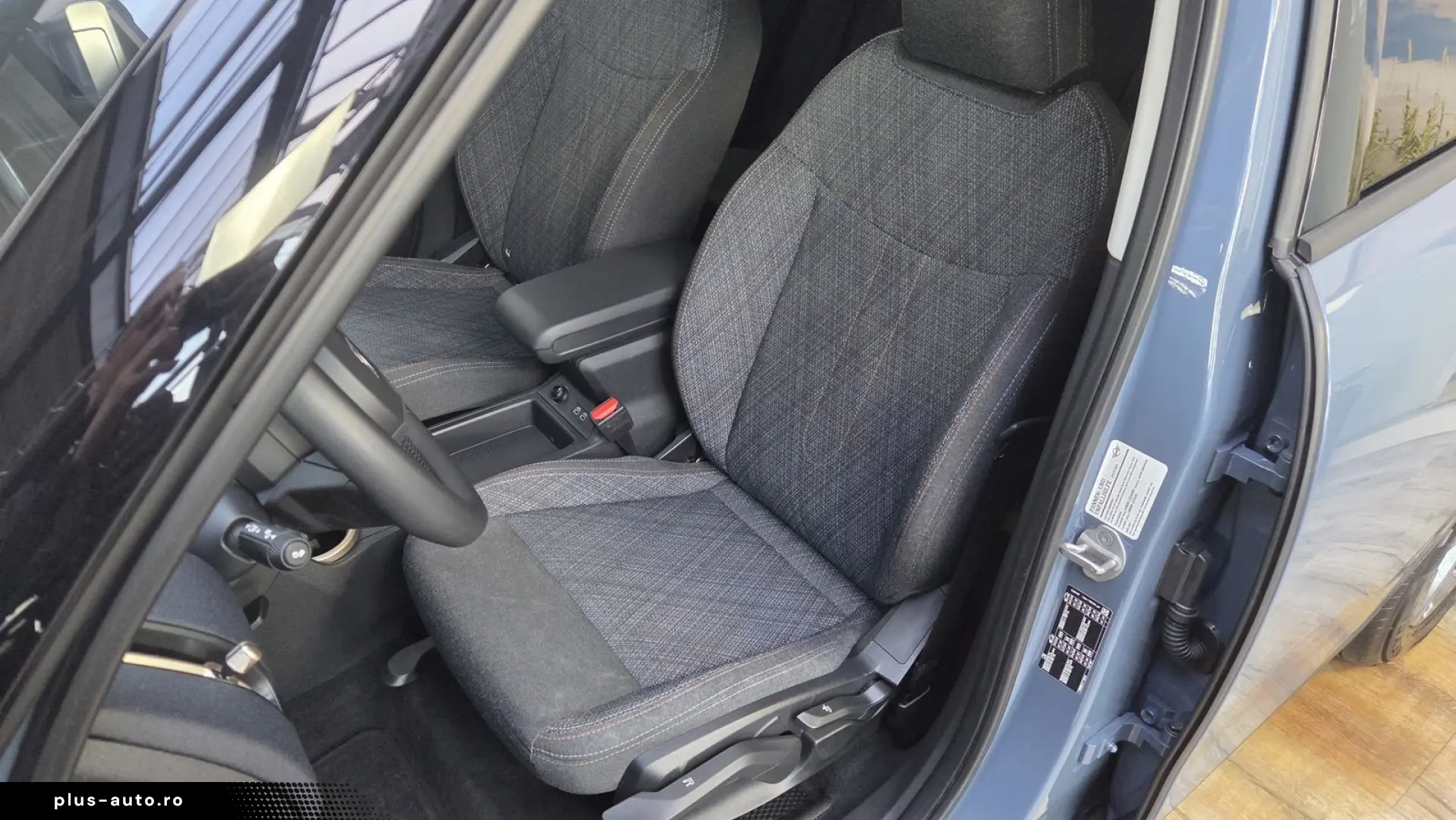 MINI Cooper C Countryman Essential Trim Paket S HUD