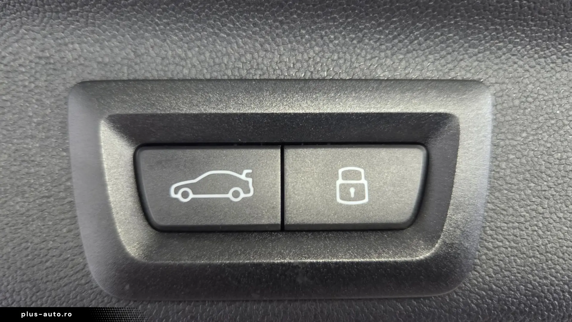 MINI Cooper C Countryman Essential Trim Paket S HUD