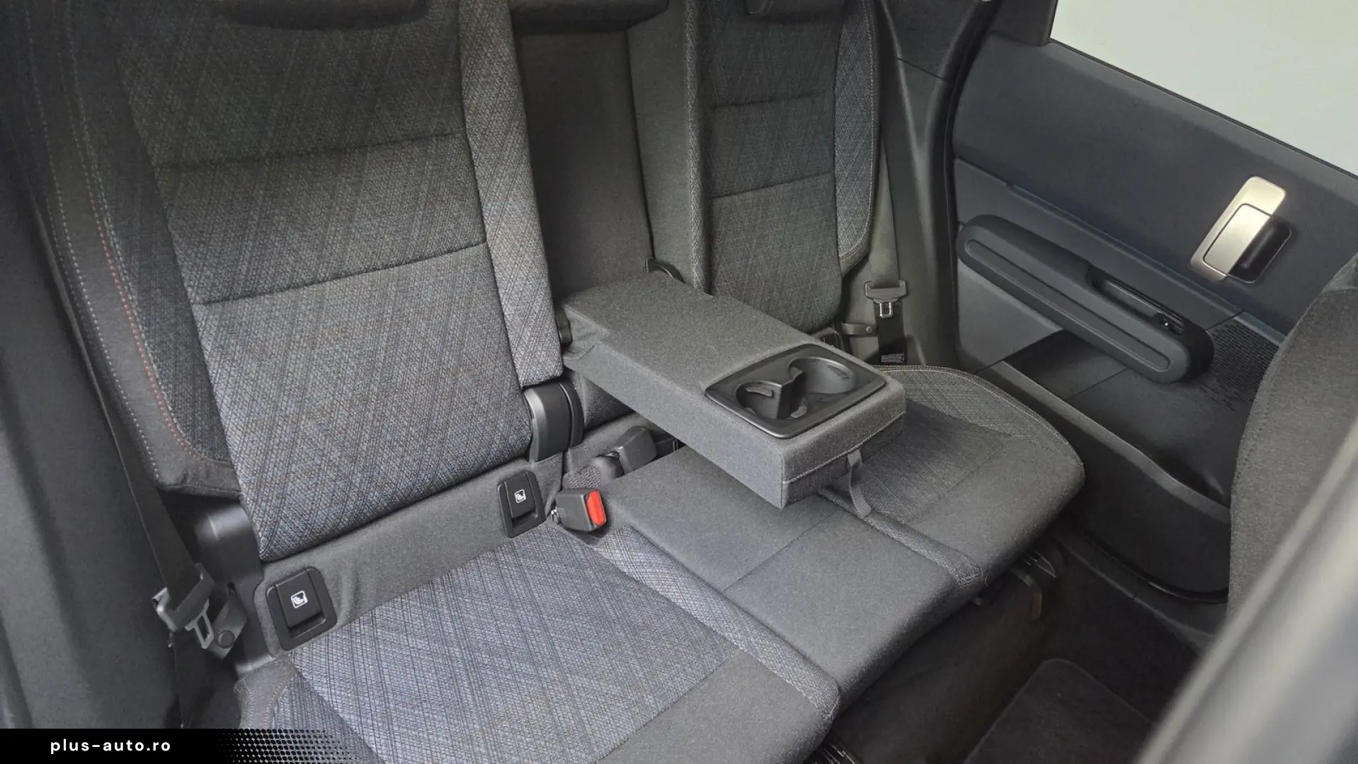 MINI Cooper C Countryman Essential Trim Paket S HUD