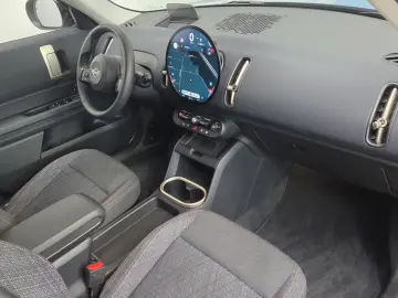 MINI Cooper C Countryman Essential Trim Paket S HUD