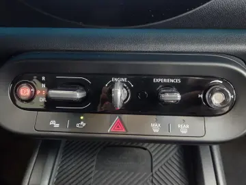 MINI Cooper C Countryman Essential Trim Paket S HUD