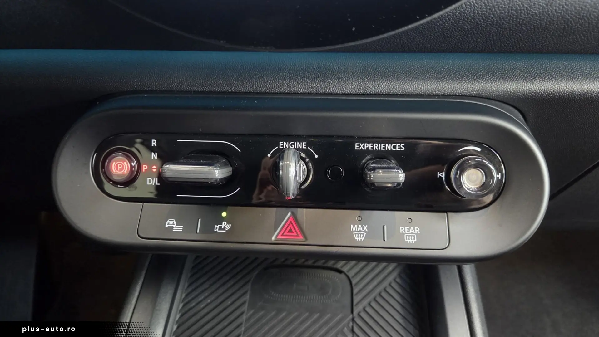 MINI Cooper C Countryman Essential Trim Paket S HUD