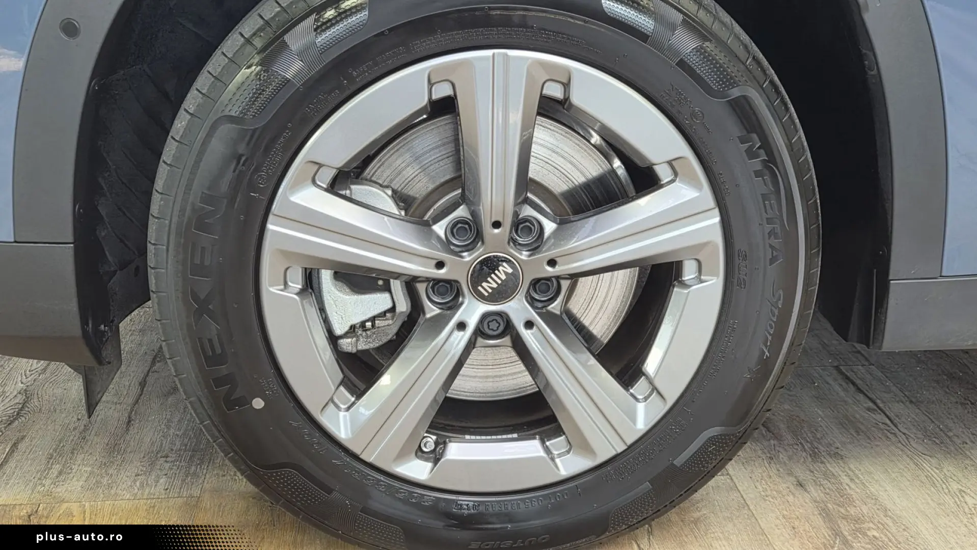 MINI Cooper C Countryman Essential Trim Paket S HUD