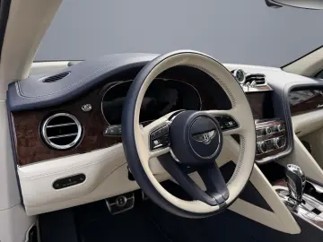 BENTLEY Bentayga Azure HYBRID BENTLEY BERLIN