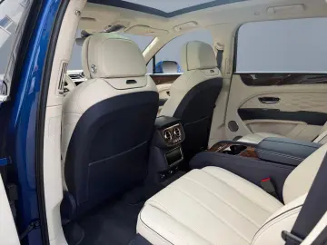 BENTLEY Bentayga Azure HYBRID BENTLEY BERLIN