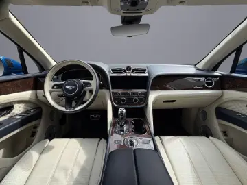 BENTLEY Bentayga Azure HYBRID BENTLEY BERLIN