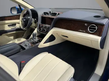 BENTLEY Bentayga Azure HYBRID BENTLEY BERLIN