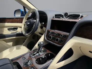 BENTLEY Bentayga Azure HYBRID BENTLEY BERLIN