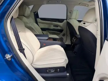 BENTLEY Bentayga Azure HYBRID BENTLEY BERLIN