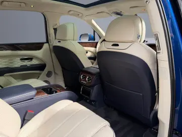 BENTLEY Bentayga Azure HYBRID BENTLEY BERLIN