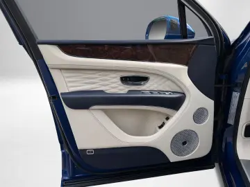 BENTLEY Bentayga Azure HYBRID BENTLEY BERLIN