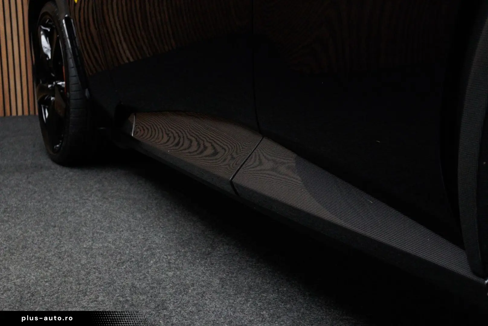 FERRARI Purosangue 6.5 V12 Carbon Burmester Atelier Mass